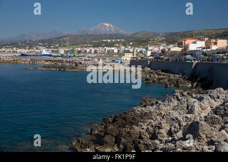 Blick entlang der Küste nach Rethymnon, Kreta, Griechenland Stockfoto