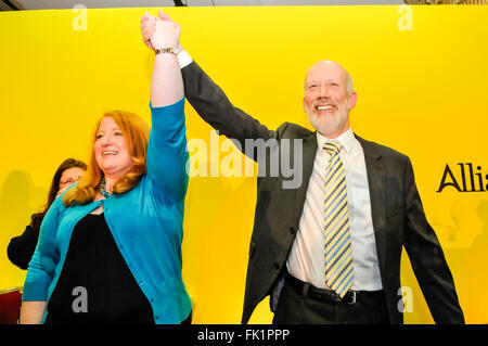 Belfast, Nordirland. 5. März 2016 - Minister für Justiz und Party Leader David Ford, mit Deputy Leader Naomi Long auf der Jahrestagung der Alliance Party 2016. Bildnachweis: Stephen Barnes/Alamy Live-Nachrichten Stockfoto