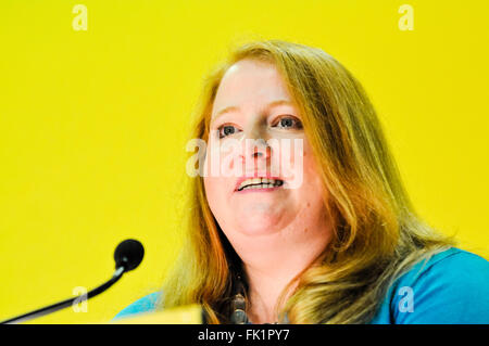 Belfast, Nordirland. 05. März 2016 - Stellvertretender Führer Naomi Long auf der Jahreskonferenz der Allianzpartei 2016. Kredit: Stephen Barnes/Alamy Live News. Stockfoto