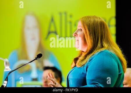 Belfast, Nordirland. 05. März 2016 - Stellvertretender Führer Naomi Long auf der Jahreskonferenz der Allianzpartei 2016. Kredit: Stephen Barnes/Alamy Live News. Stockfoto