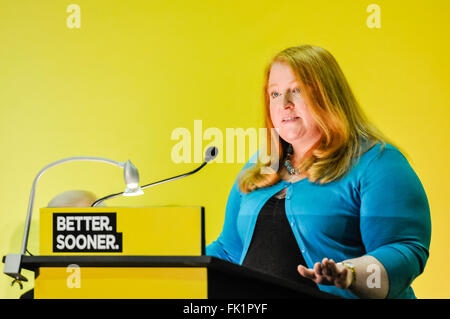 Belfast, Nordirland. 05. März 2016 - Stellvertretender Führer Naomi Long auf der Jahreskonferenz der Allianzpartei 2016. Kredit: Stephen Barnes/Alamy Live News. Stockfoto