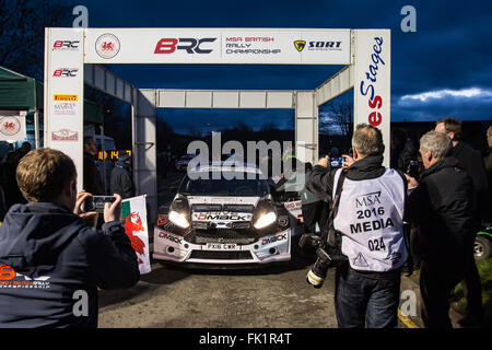 Newtown, Powys, Wales, UK. 5. März 2016. Elfyn Evans MSA Mid Wales Rallye-Etappen beginnen Newtown Powys 03.05.16 Credit: Paul Williams/Alamy Live News Stockfoto