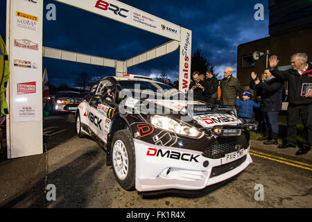 Newtown, Powys, Wales, UK. 5. März 2016. Elfyn Evans MSA Mid Wales Rallye-Etappen beginnen Newtown Powys 03.05.16 Credit: Paul Williams/Alamy Live News Stockfoto