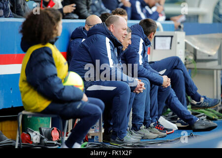 Paris, Frankreich. 5. März 2016. Französischen Liga 1 Fußball. Paris Saint-Germain gegen Montpellier. Jonathan Calderwood (PSG) auf der Bank Credit: Action Plus Sport/Alamy Live News Stockfoto