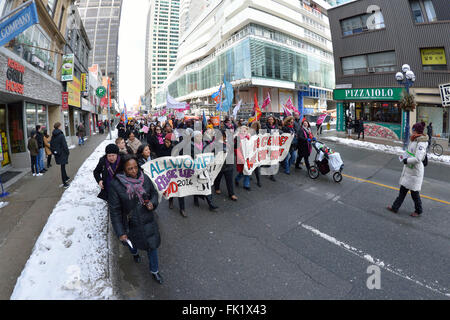 Toronto, Kanada. 5. März 2016. Internationaler Frauentag Tag Toronto 2016 März statt in der Innenstadt von Toronto. Bildnachweis: EXImages/Alamy Live-Nachrichten Stockfoto