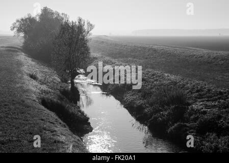 Brücke über die Drau mit einem Brunnen Stockfoto