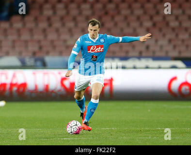 Neapel, Italien. 5. März 2016. Vlad Chiriches während der italienischen Serie ein Fußballspiel zwischen SSC Napoli und Chievo Verona im Stadion San Paolo in Neapel Italien, März 05, 2016 Napoli gewann 3: 1 Credit: Agnfoto/Alamy Live-Nachrichten Stockfoto