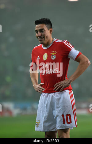 Lissabon, Portugal. 5. März 2016.  SPORTING-BENFICA - Nico Gaitan, Benfica-Spieler in Aktion während der portugiesischen Liga Fußballspiel zwischen Sporting und Benfica statt im Estádio Alvalade XXI, in Lissabon, Portugal. Foto: Bruno de Carvalho/Alamy Live News Stockfoto