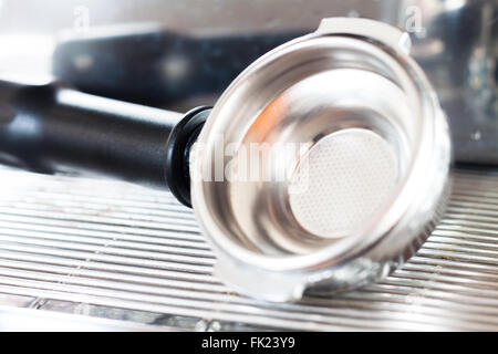 Kaffee zu mahlen in Gruppe mit Kaffeemaschine, Fotoarchiv Stockfoto