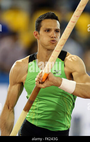 Stabhochsprung. Kostas Fillipidis (GRE) an der IDoha 2015 Diamond League-Serie Stockfoto