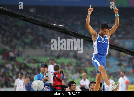 Stabhochsprung. Kostas Fillipidis (GRE) bei den IAAF Weltmeisterschaften in der Leichtathletik, Daegu, 2011. Stockfoto