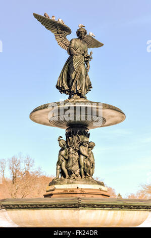 Bethesda-Brunnen, Central Park in New York im Winter. Stockfoto