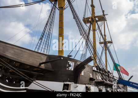 Dom Fernando II e Glória, eine Fregatte der portugiesischen Marine im Trockendock in Cacilhas, Almada, Lissabon Stockfoto