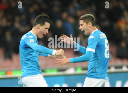 Neapel, Italien. 5. März 2016. Italienische Serie A Fußballspiel zwischen SSC Napoli und Chievo Verona im Stadion San Paolo in Neapel Italien. Napoli gewann 3: 1. © Ciro De Luca/Pacific Press/Alamy Live-Nachrichten Stockfoto