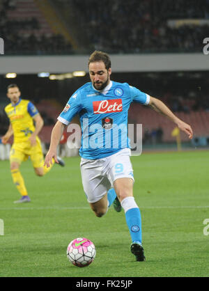 Neapel, Italien. 5. März 2016. Italienische Serie A Fußballspiel zwischen SSC Napoli und Chievo Verona im Stadion San Paolo in Neapel Italien. Napoli gewann 3: 1. © Ciro De Luca/Pacific Press/Alamy Live-Nachrichten Stockfoto