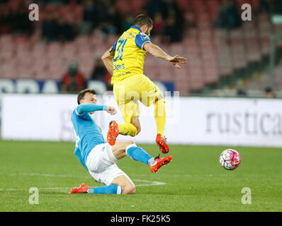 Neapel, Italien. 5. März 2016. Italienische Serie A Fußballspiel zwischen SSC Napoli und Chievo Verona im Stadion San Paolo in Neapel Italien. Napoli gewann 3: 1. © Ciro De Luca/Pacific Press/Alamy Live-Nachrichten Stockfoto