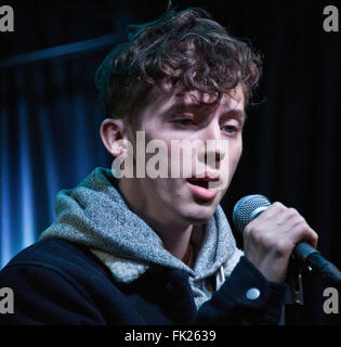 Bala Cynwyd, Pennsylvania, USA. 4. März 2016. Singer-Songwriter Troye Sivan besucht Q102 Performance-Theater. Stockfoto