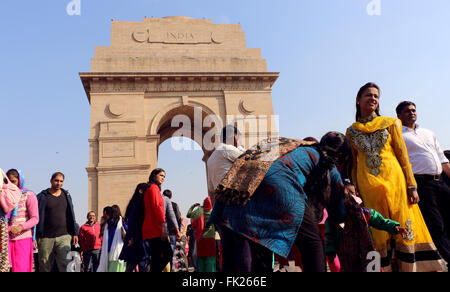 India Gate, eines der Wahrzeichen in New Delhi, Indien. Es ist ursprünglich das All India War Memorial für die 70.000 tot genannt Stockfoto