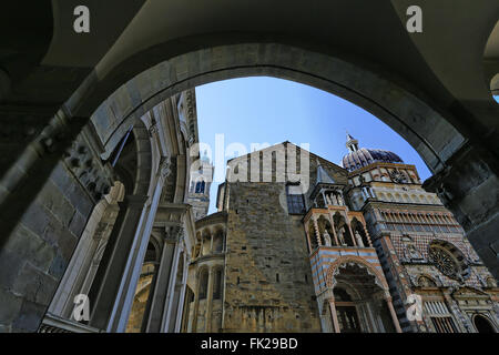 Cappella Colleoni und Basilica di Santa Maria Maggiore in Duomo´s Platz von Bergamo, Lombardei, Italien Stockfoto