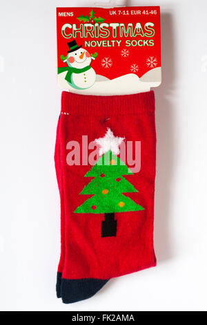 Mens Weihnachten Neuheit Socken - Paar festliche Socken mit Weihnachtsbaum auf auf weißem Hintergrund - Neuheit Socken für Weihnachtsgeschenk Stockfoto