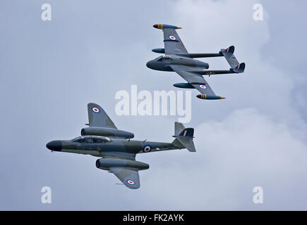 Gloster Meteor WM167 und De Havilland DH112 Venom FB50 WK436 Stockfoto