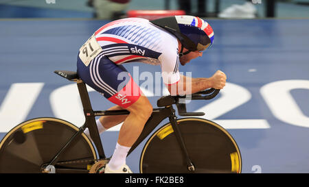 London, UK, 5. März 2016. UCI 2016 Track Cycling World Championships. Der Brite Mark Cavendish konkurriert in der vierten Runde der Herren Omnium, der 1km-Zeitfahren. Er nahm 12. Platz mit einer Zeit von 1:04.408 (55,893 km/h); und fertigen 6. insgesamt am Ende der zweitägigen Veranstaltung. Bildnachweis: Clive Jones/Alamy Live-Nachrichten Stockfoto