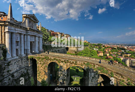 Die Tore Porta San Giacomo in Citta Alta, Bergamo, Italien Stockfoto