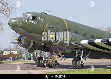 Douglas Dakota ZA947 bereitet sich auf den Weg. Stockfoto