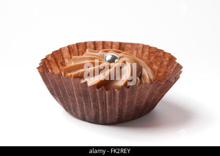 Einzelne Schokolade Bonbon auf weißem Hintergrund Stockfoto