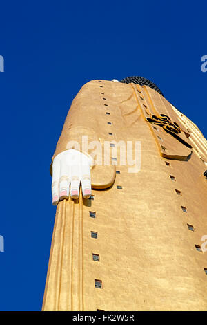 Bodhi Tataung Laykyun Sekkya stehende Buddha-Statue in Myanmar, dem 2. höchsten in der Welt Stockfoto