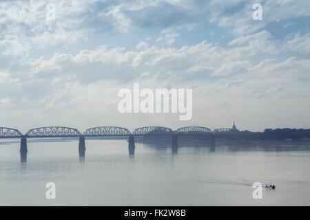 Ayeyarwady Irrawaddy-Brücke in der Nähe von Sagaing Stockfoto