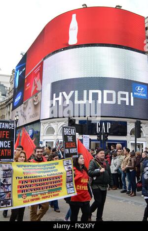 London, UK. 6. März 2016. Demonstranten marschieren durch Piccadilly Circus. Bildnachweis: Marc Ward/Alamy Live-Nachrichten Stockfoto