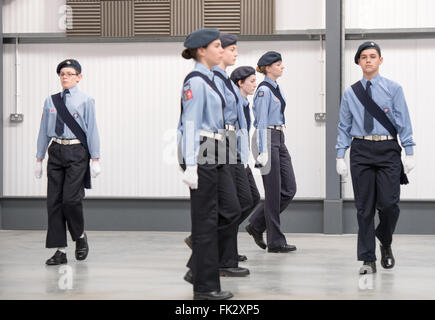 Brentwood, Essex, England. 6. März 2016. 17. Tonbridge Scout und Guide Band drill Team bei Brentwood Borough Bohren Wettbewerb Credit: Ian Davidson/Alamy Live News Stockfoto