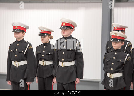 Brentwood, Essex, England. 6. März 2016. Surbiton Royal British Legion Jugend Marching Band Drill Team bei Brentwood Borough Bohren Wettbewerb Credit: Ian Davidson/Alamy Live News Stockfoto