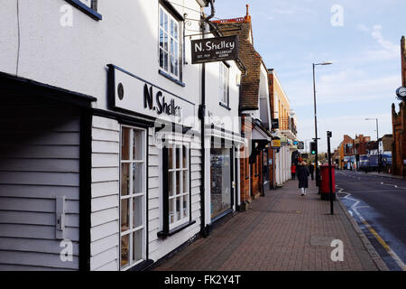 Billericay Essex UK - Geschäfte und Firmen in der High Street Stockfoto