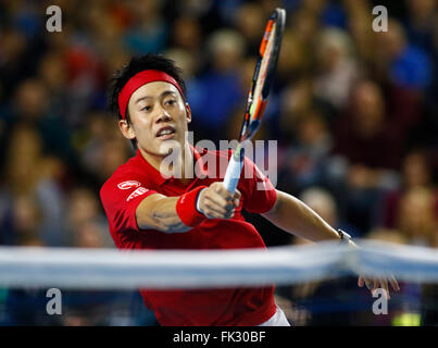 Barclaycard Arena, Birmingham, UK. 6. März 2016. Davis Cup Tennis World Group ersten Runde. Großbritannien im Vergleich zu Japan. Japans Kei Nishikori Salven während seiner Einzel-Match gegen den Briten Andy Murray am Tag 3 der Krawatte. Bildnachweis: Aktion Plus Sport/Alamy Live-Nachrichten Stockfoto
