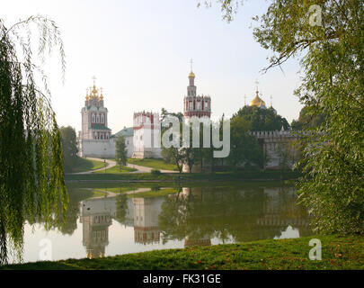 Art auf dem Novodevichiy-Kloster im September. Stockfoto