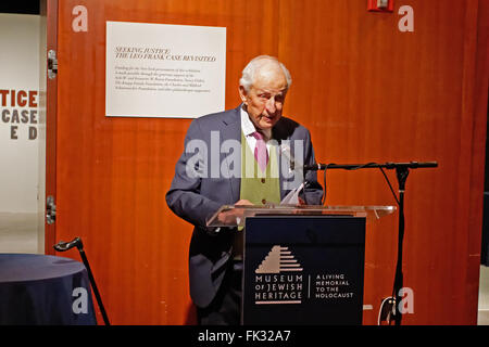 Der ehemalige New Yorker Staatsanwalt Robert Morgenthau spricht das Museum of Jewish Heritage in Manhattan, New York City. Stockfoto