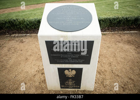 London, UK. 6. März 2016. Britische Polen Gedenken März und Service für "verfluchte Soldaten" am polnischen Kriegerdenkmal in South Ruislip Credit: Guy Corbishley/Alamy Live-Nachrichten Stockfoto