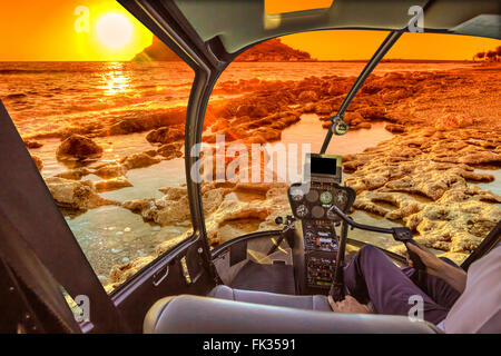 Helikopter-Cockpit am Riff Stockfoto