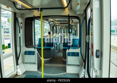 Innenraum einer Straßenbahn Alstom Citadis auf Nottingham Express Transit (netto) System, Nottingham, England, UK Stockfoto