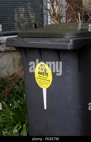 Keine Speisereste Schild an einem Abfallbehälter. Stockfoto