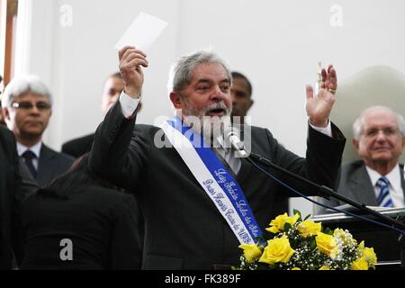 Der ehemalige brasilianische Präsident Luiz Ignacio Lula da spricht Silva nach einer Zeremonie Verleihung Doktortitel Ehrendoktor von der föderalen Universität Bahai 20. September 2011 in Salvador, Bahia, Brasilien. Stockfoto