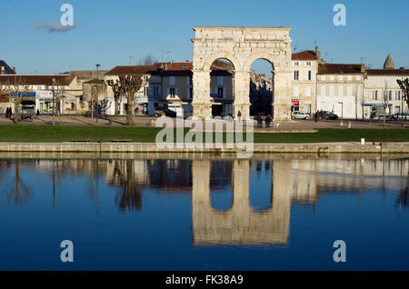 Bogen des Germanicus am Ufer der Charente in Saintes Frankreich Stockfoto