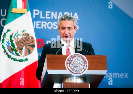 CEO von Banamex Ernesto Torres befasst sich der Vorstand der Direktoren der Banco Nacional de Mexico bekannt als Banamex Bank Hauptversammlung im Hyatt Hotel 6. März 2016 in Mexico City, Mexiko. Stockfoto