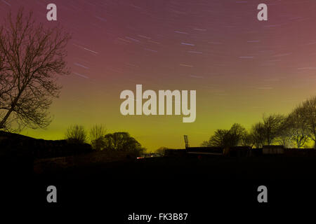 Barnard Castle, Teesdale, County Durham UK. 6. März 2016. Großbritannien Wetter. Kalte klare Bedingungen waren ideal zum Fotografieren Sternspuren und Aurora Borealis (Nordlicht) in Nordengland heute Abend. Bildnachweis: David Forster/Alamy Live-Nachrichten Stockfoto