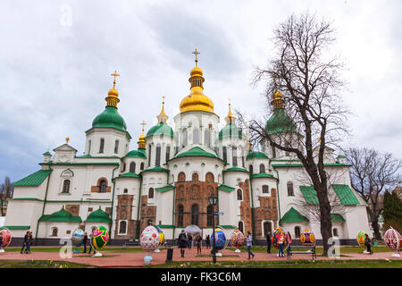 Kiew, UKRAINE - 16. April 2015: Traditionelle ukrainische Festival von Ostereiern (Pysanka) im Saint Sophia nationalen Heiligtum C Stockfoto