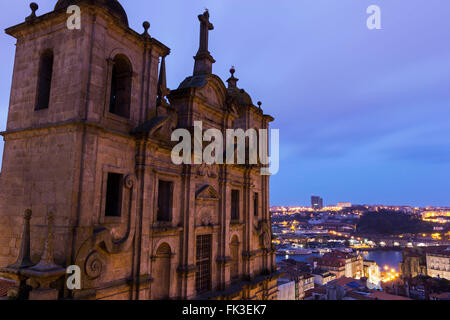 Igreja Dos Grilos in Porto in Portugal am Morgen Stockfoto