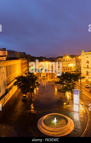 Quadrat mit Sao Joao Nationaltheater in Porto in Portugal Stockfoto