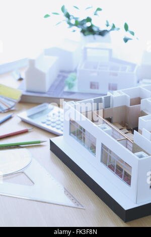 Haus-Miniatur in einem Architekten studio Stockfoto